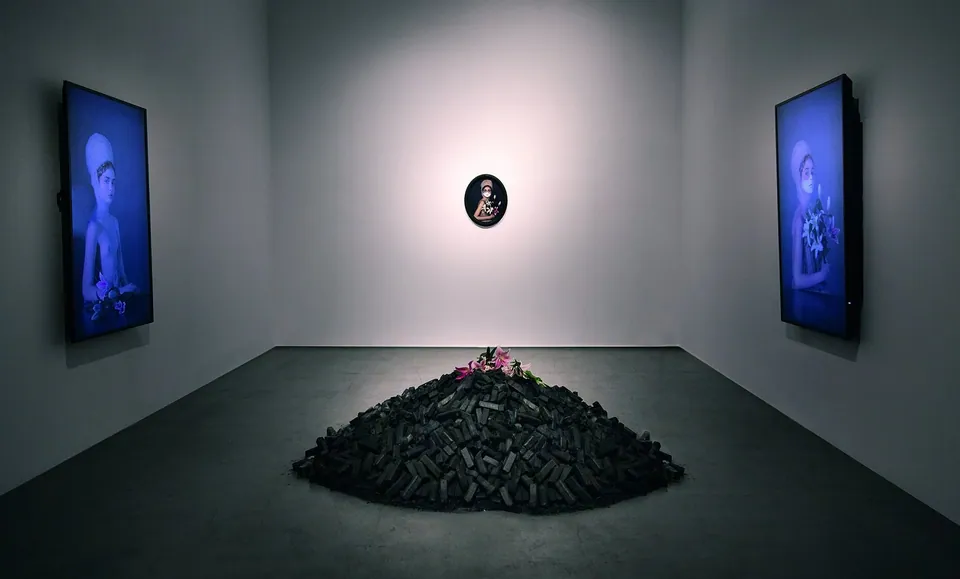 Installation view, Memento